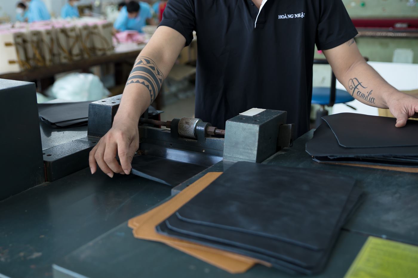 Operator at a hydraulic die-cutting press in the Hoang Nhat workshop