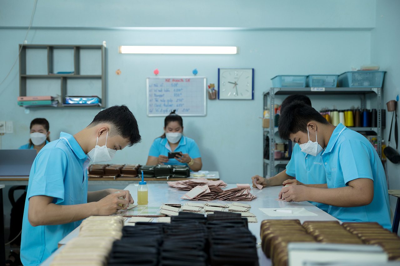 Đặt May Ví Da Quà Tặng Doanh Nghiệp